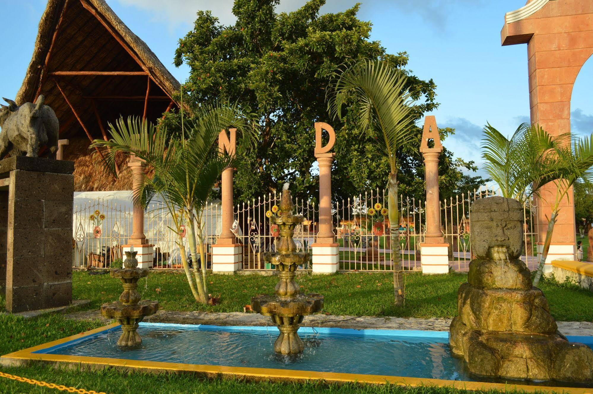 Hotel Hacienda Ixtlan コスメル エクステリア 写真