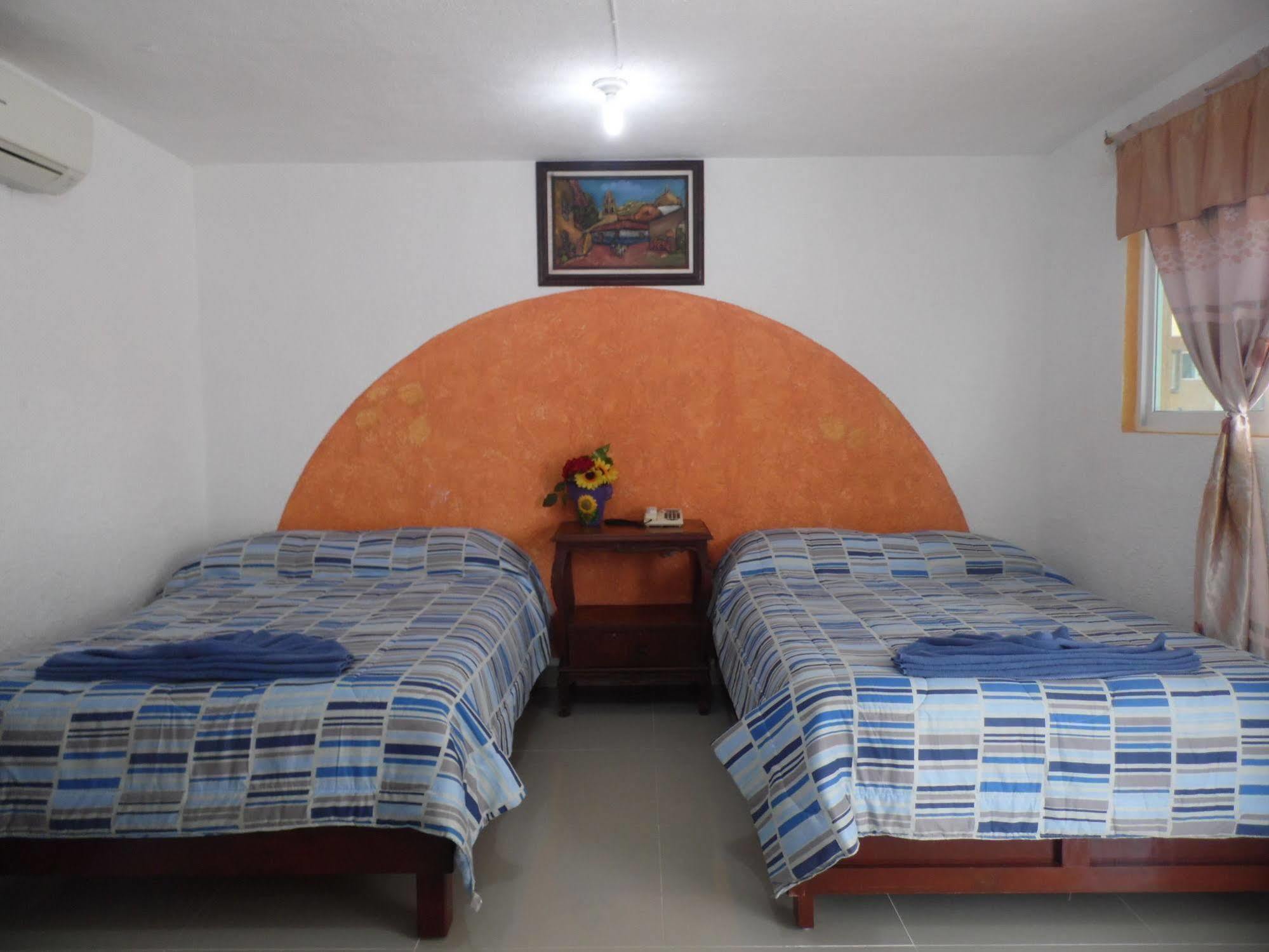 Hotel Hacienda Ixtlan コスメル エクステリア 写真