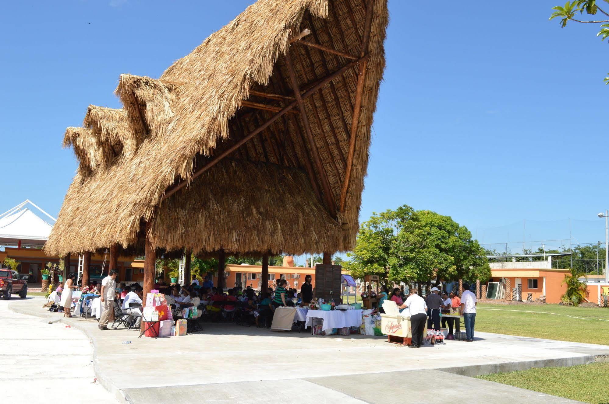 Hotel Hacienda Ixtlan コスメル エクステリア 写真